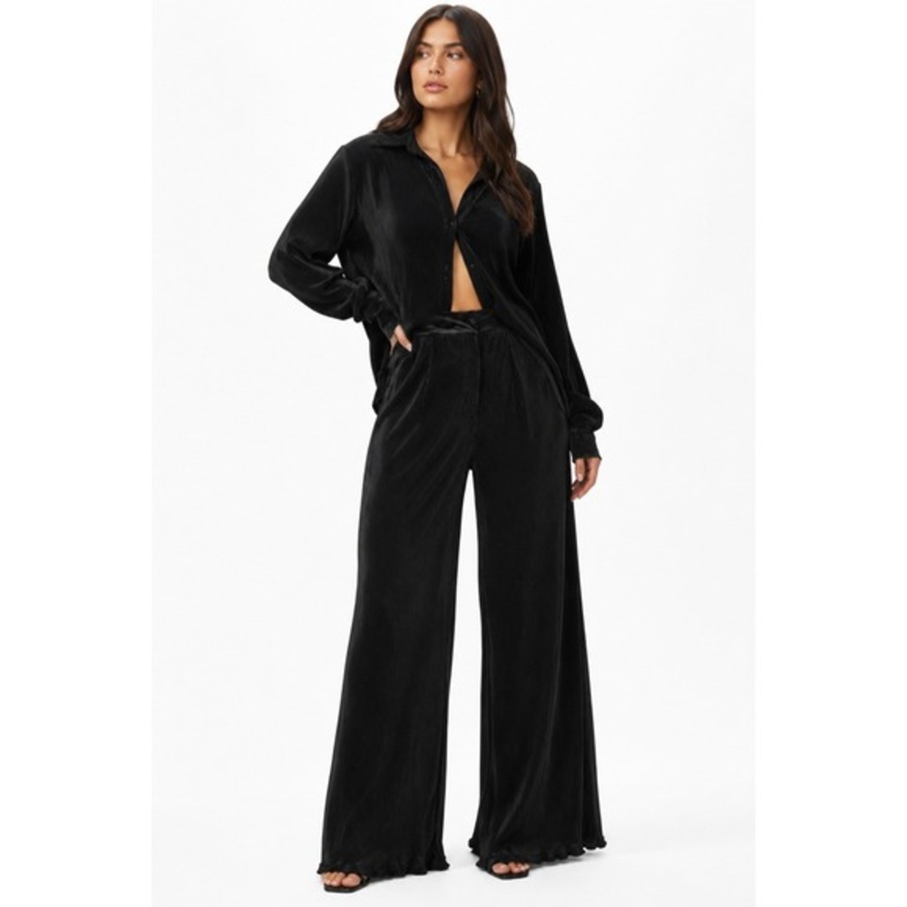 Nasty Gal High Waisted Plisse Wide Leg Pants Black Womens Size 6‎ NEW